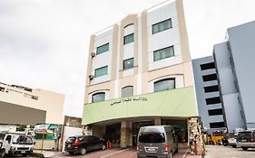 Oyo 210 Apple Tree Suites